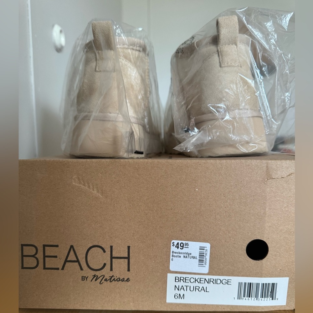 NWOT Breckenridge Platform Ankle Booties
